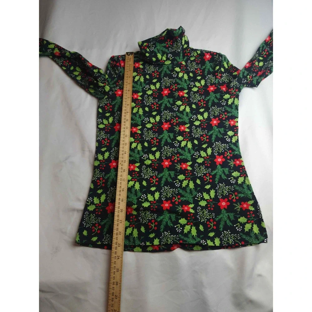 Jones & Co Jones New York Christmas Poinsettia Holly Turtleneck Top Womens S/P